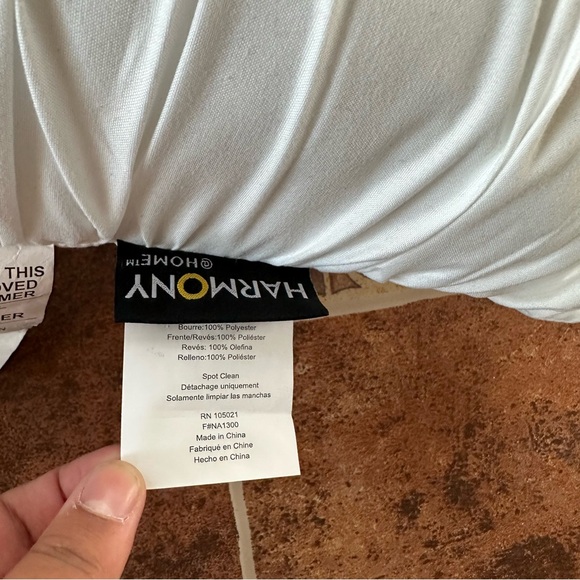 Small white throw pillow - Picture 4 of 10